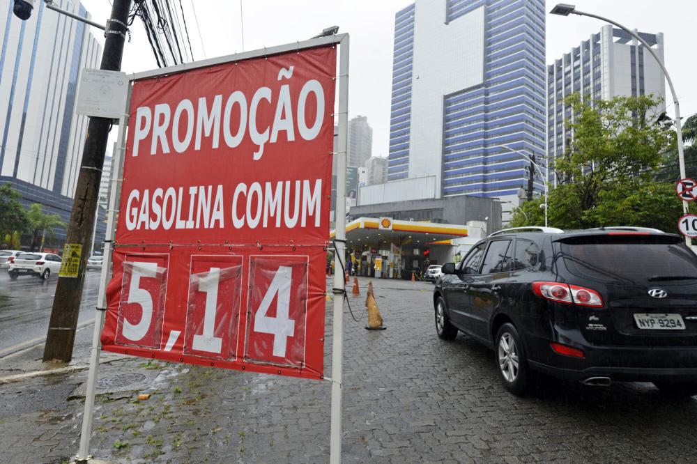 Preço de gasolina nos postos de combustíveis em Salvador na última quinta-feira, 25 - Foto: Shirley Stolze | Ag A TARDE