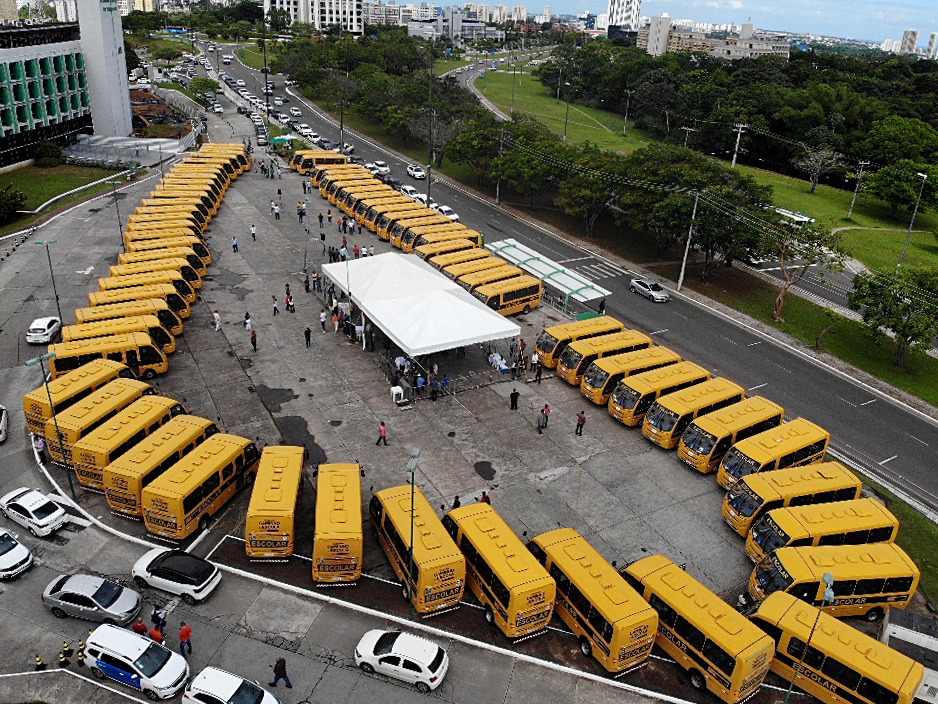 Rui disse que Jerônimo Rodrigues dará continuidade da entrega dos transportes escolares - Foto: Manu Dias / GOV BA