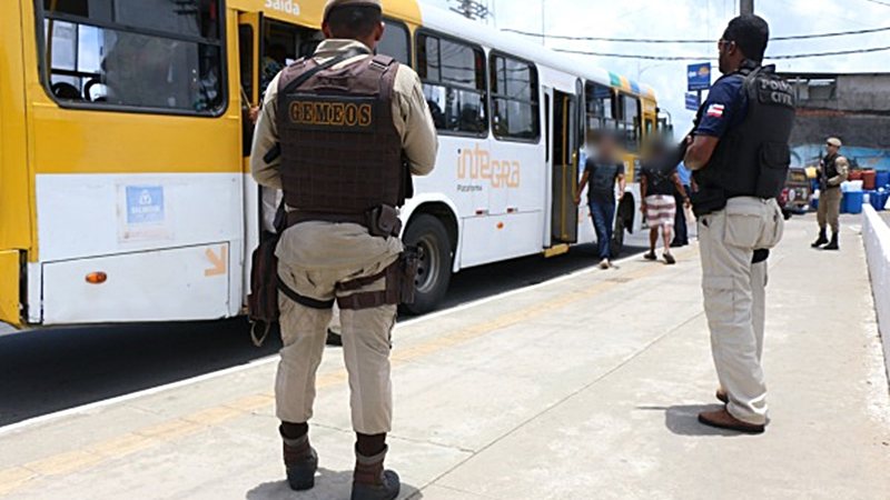 Os quatro homens assaltaram o ônibus que faz a faz a linha Base Naval/Lapa | Bnews - Divulgação Divulgação/SSP-BA