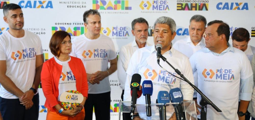 Com a presenças de Rui Costa e Camilo Santana, Programa Pé-de-Meia é lançado na Bahia