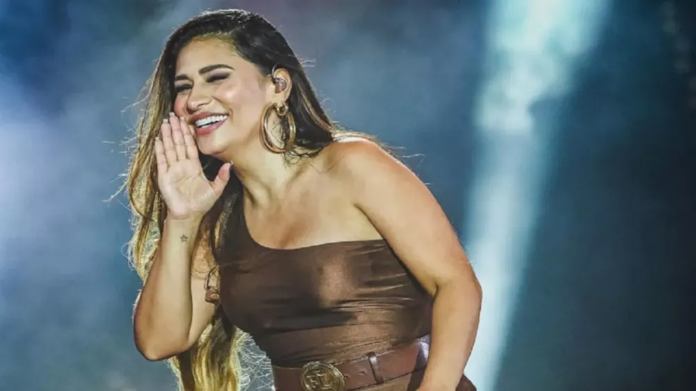 Baiana Simone Mendes promete levar sofrência à Feira - Foto: Divulgação