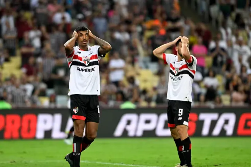 Luiz Gustavo e Calleri lamentam em Fluminense x São Paulo - Foto: Reprodução / André Durão