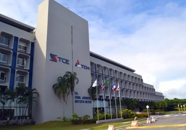 TCM-BA Suspende Novo Refis em Camaçari e Solicita Esclarecimentos de Elinaldo e Flávio