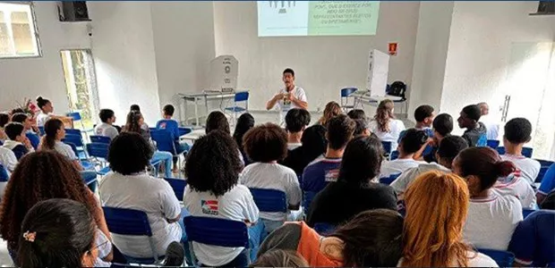 TRE-BA premia estudantes vencedores do I Concurso de Frases com foco no combate à desinformação