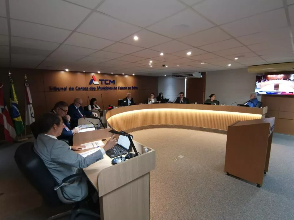 Prefeito e ex-prefeito de Camaçari são multados por irregularidades em contratos de obras municipais