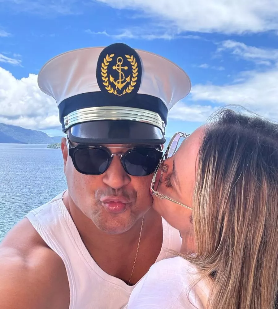 Carla Perez e Xanddy curtem cruzeiro Vumbora pro Mar em clima de romance e música