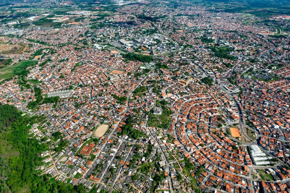 Camaçari à Beira da Transformação: Reestruturação Governamental é Urgente para Acompanhar os Milhões em Investimentos