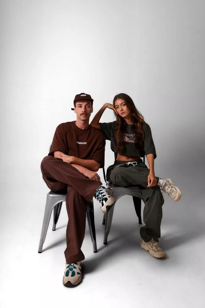Os Bastidores da Moda: Como a Akabomb Enfrenta os Desafios de Produzir Streetwear no Brasil