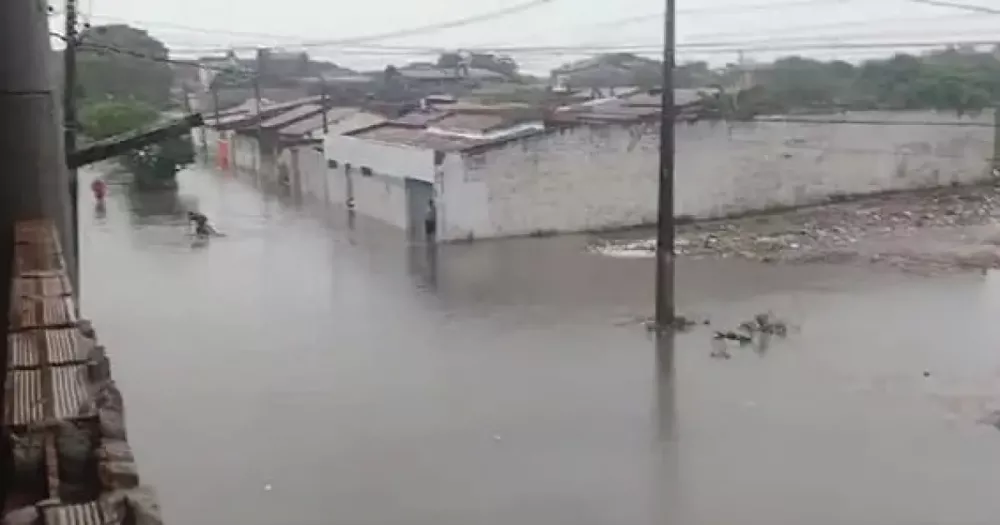 Chuvas intensas causam alagamentos em diversos bairros de Feira de Santana