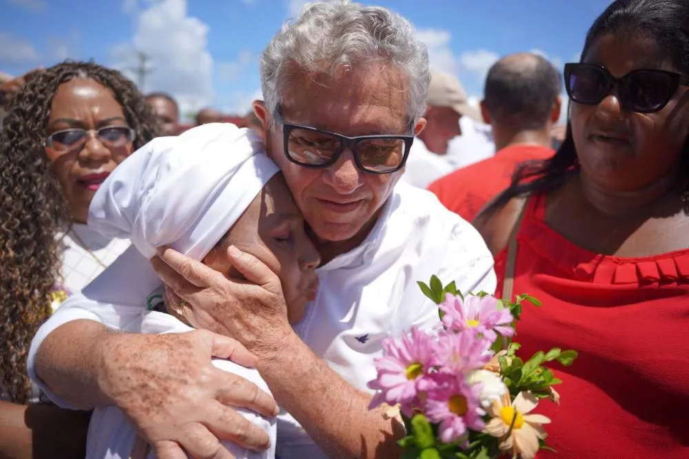 Caetano participa da Lavagem de Jauá e faz apelo para vereadores destravarem o orçamento