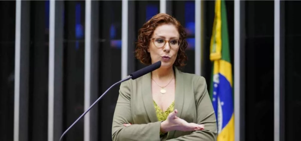 STF Forma Maioria para Condenar Carla Zambelli por Porte Ilegal de Arma e Constrangimento