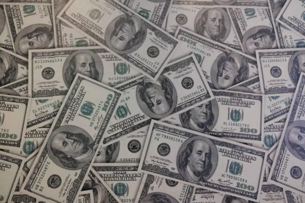 Dólar Sobe Para R$ 5,91 e Bolsa Desponta em Meio a Tensões Comerciais e “Tarifaço” de Trump