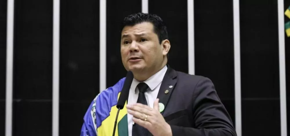AGU Pede Investigação Contra Deputado que Desejou Morte de Lula e Moraes