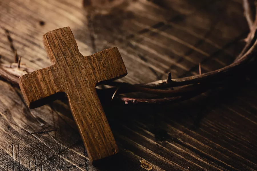 Semana Santa: o escândalo da cruz e a subversão do existir