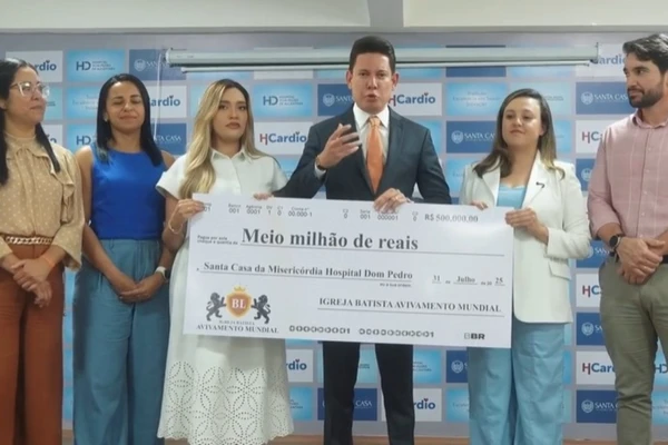 Bispo Bruno Leonardo fez doação de R$ 500 mil à Santa Casa de Misericórdia de Feira de Santana Crédito: Reprodução/Redes sociais