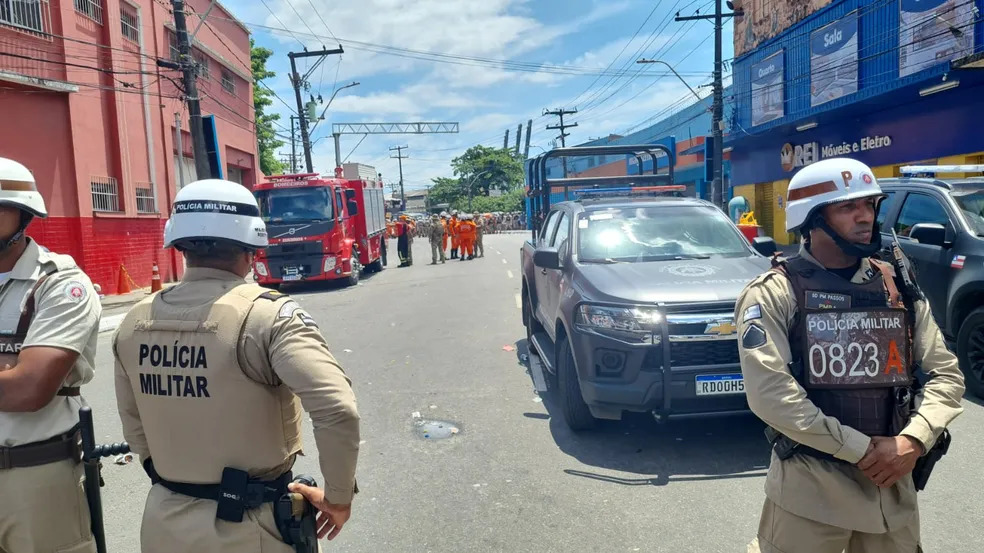 Trecho de cortejo da Lavagem do Bonfim é interditado após suspeita de bomba — Foto: Rildo Araújo/TV Bahia
