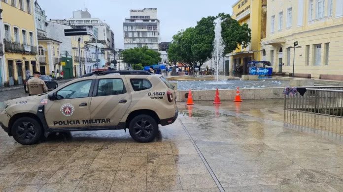 Corpo de homem é encontrado boiando na Praça da Sé — Foto: Reprodução/redes sociais