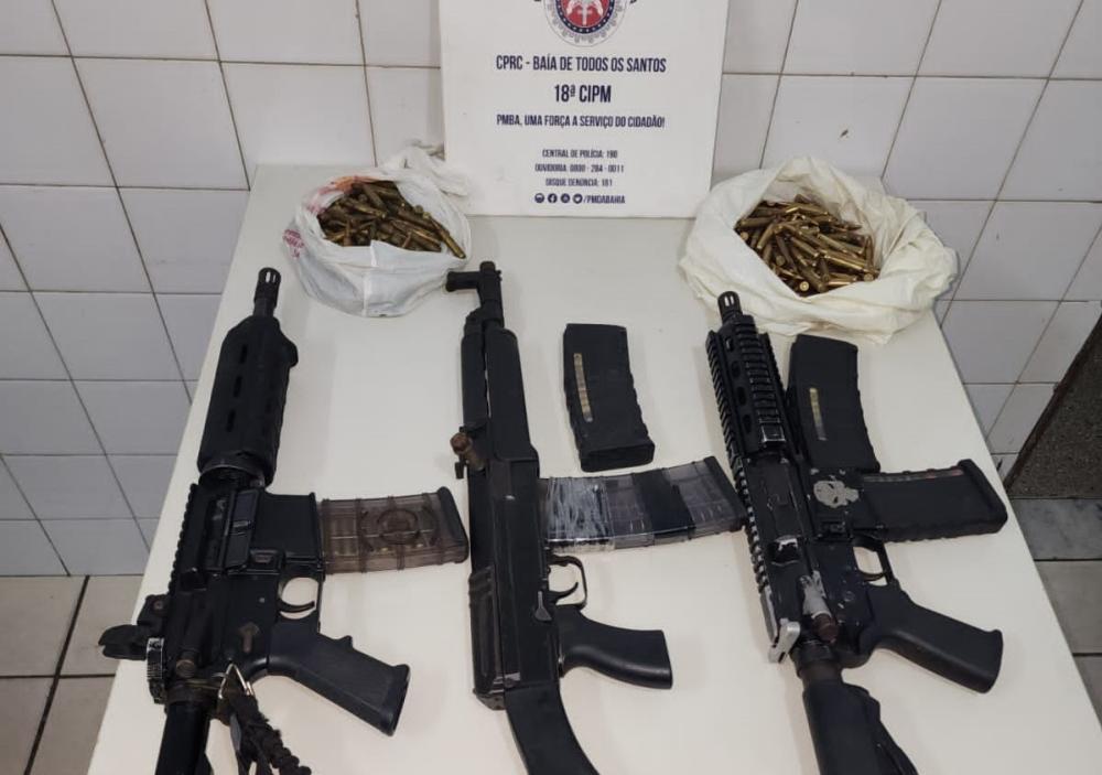 As armas apreendidas foram encaminhadas à Central de Flagrantes - Foto: Polícia Militar da Bahia